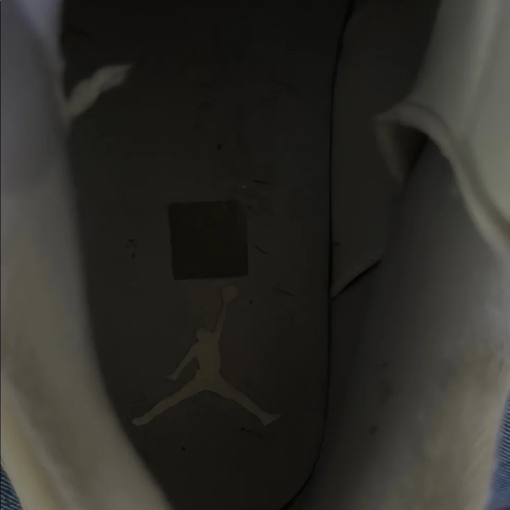 Jordan Sneakers in Cream and Red